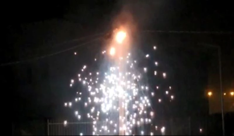 Şanlıurfa’da elektrik direğindeki patlama anları kamerada
