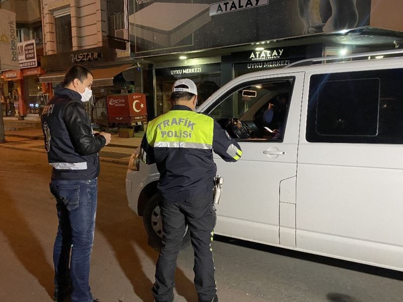 Düzce’de kısıtlamayı delen alkollü sürücü Gece kartallarına yakalandı
