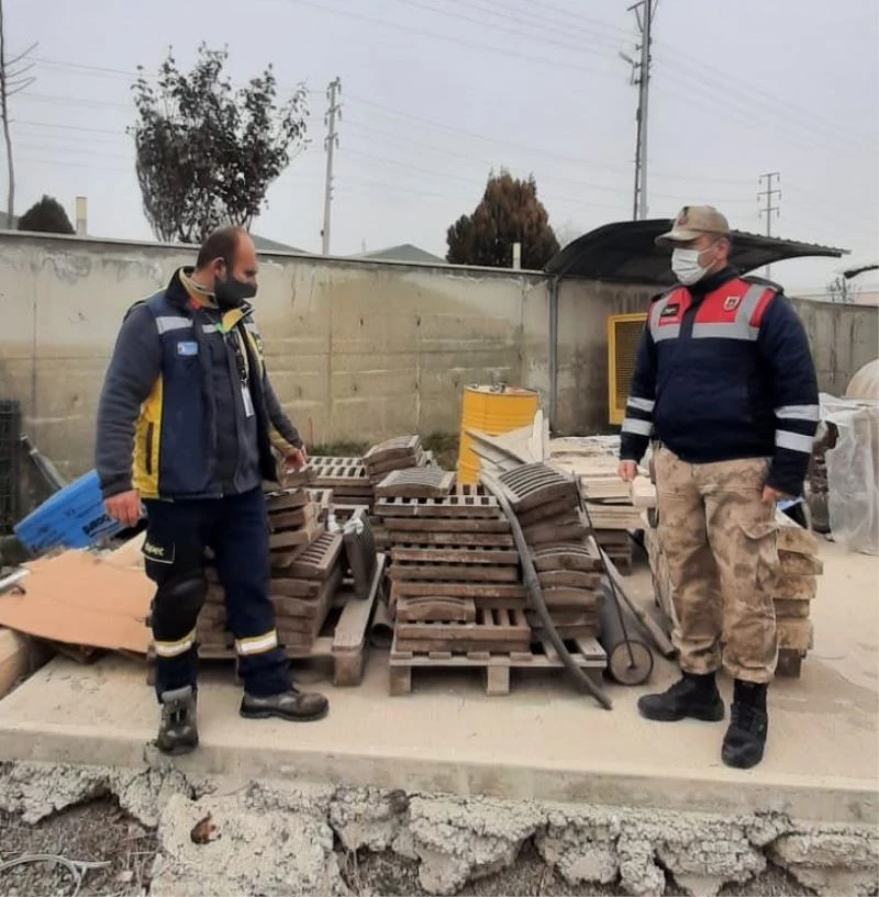 Aranan şüpheli mazgal çalınca yakayı ele verdi
