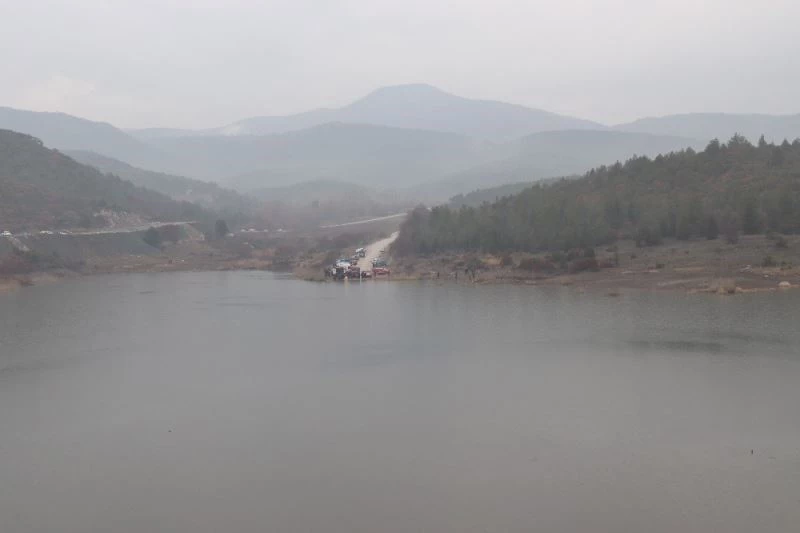 Gezinti faciasında gölette kaybolan 2 arkadaştan 1’ine ulaşıldı
