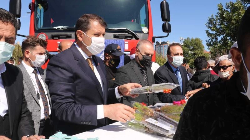 Mevlit okutulup fidan dağıtıldı
