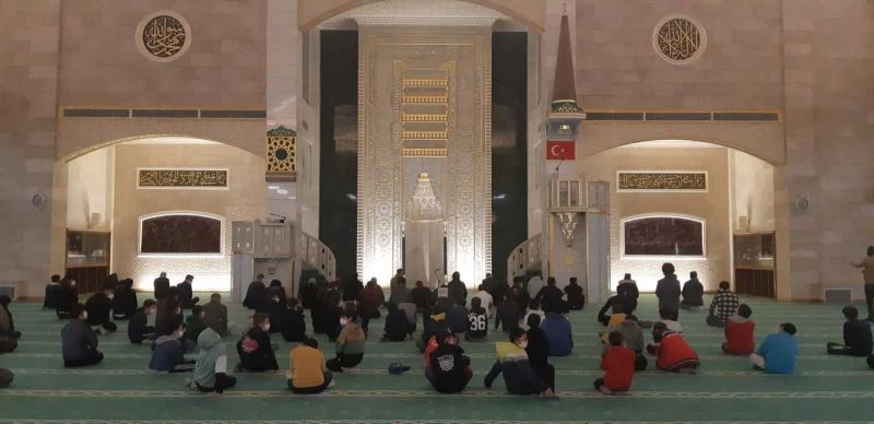 Gençler sabah namazından buluştu
