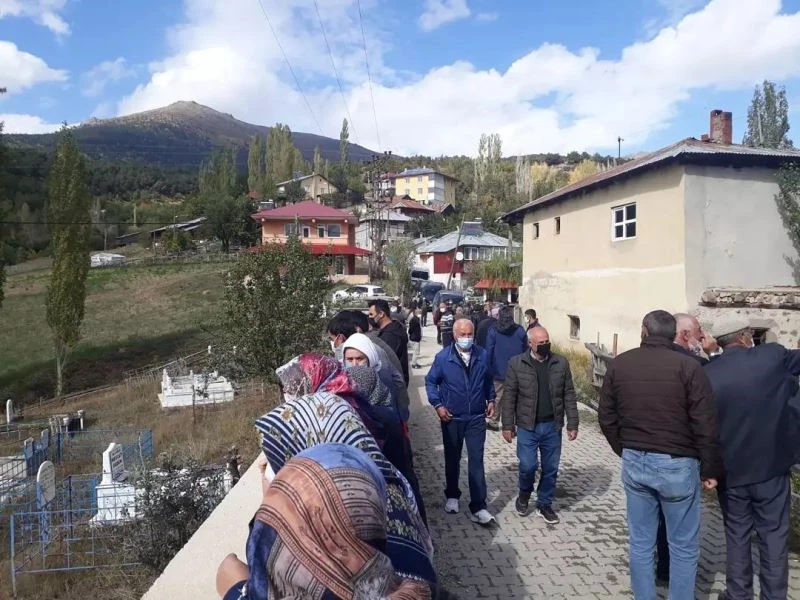 Onları ölümde ayıramadı