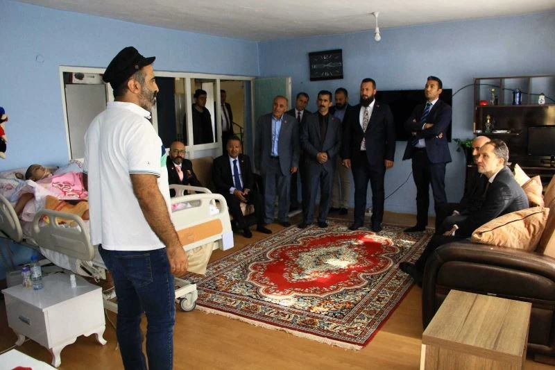 Erbakan’dan Mukaddes Akar’a ziyaret
