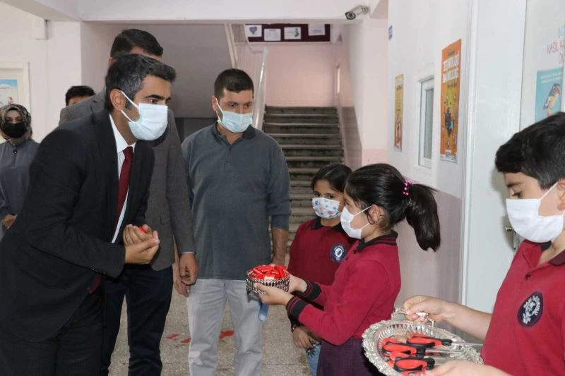 Türk Kızılay’ın Tutak’ta yaptırdığı özel eğitim sınıfı hizmete açıldı
