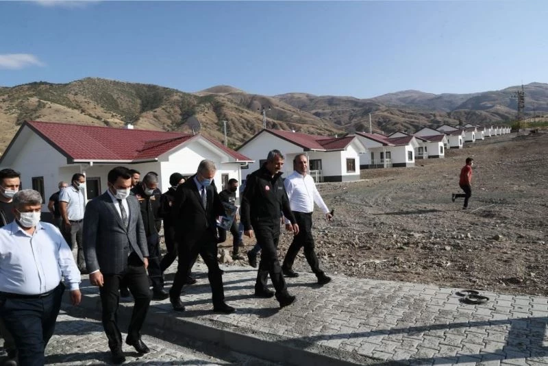 AFAD Başkanı Sezer Elazığ’da afet konutlarını inceledi

