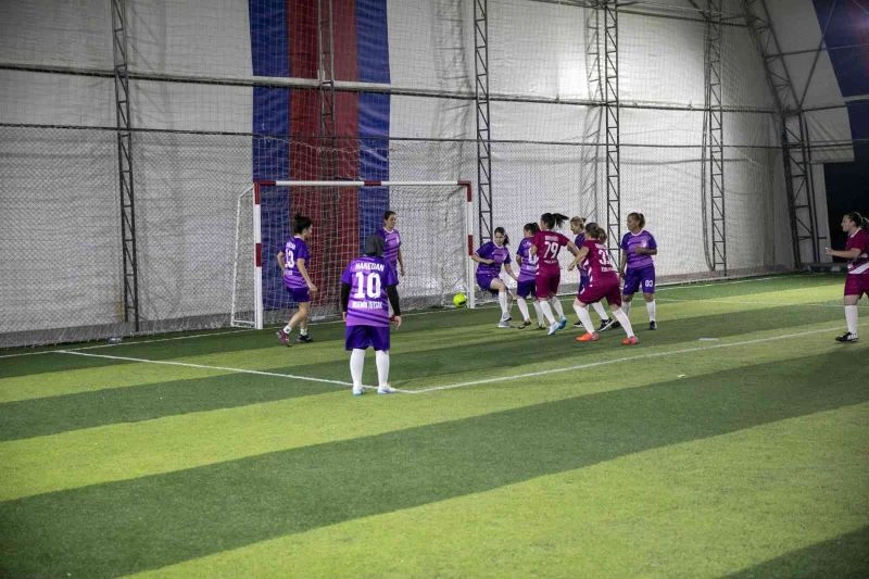 ’Kadınlar futboldan anlamaz’ algısını yenmek için sahaya çıktılar
