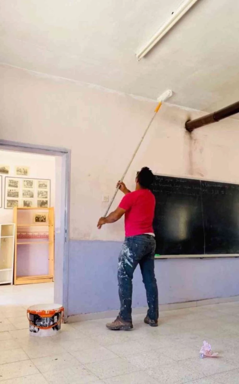 Artuklu 1071 Derneği köy okulundaki çocuklara yardım elini uzatıyor
