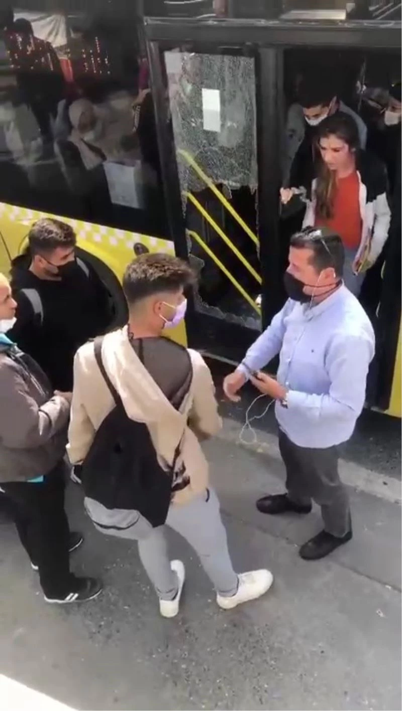 (Özel) Avcılar’da otobüs kapısına çantası sıkışan genç sinirlenip camı kırdı
