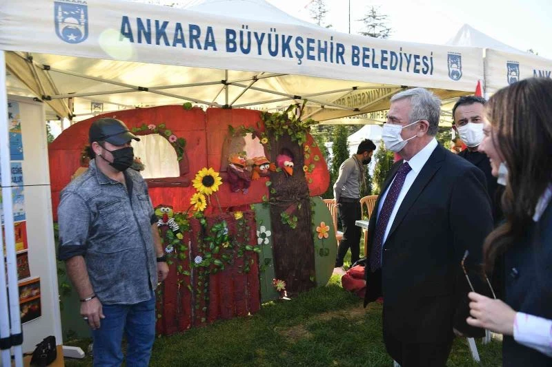 Ankara’da tiyatro sezonu düzenlenen şenlikle başladı
