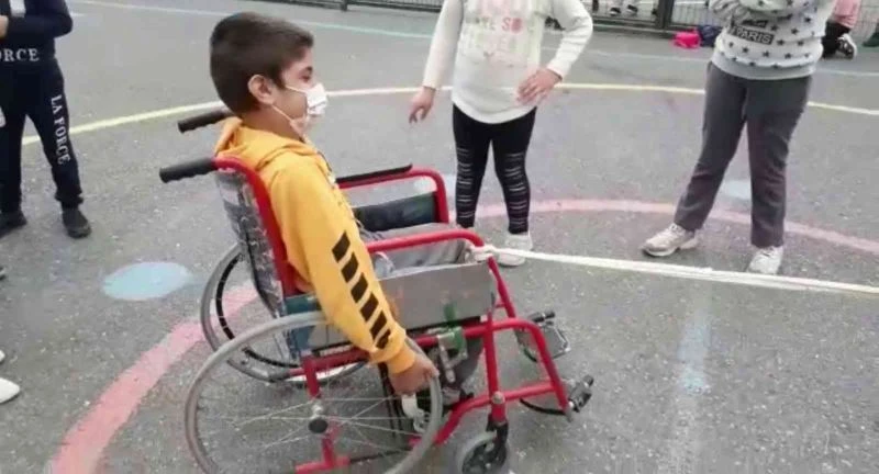  10 yaşındaki Emirşah’ı okul sevgisi konuşturdu
