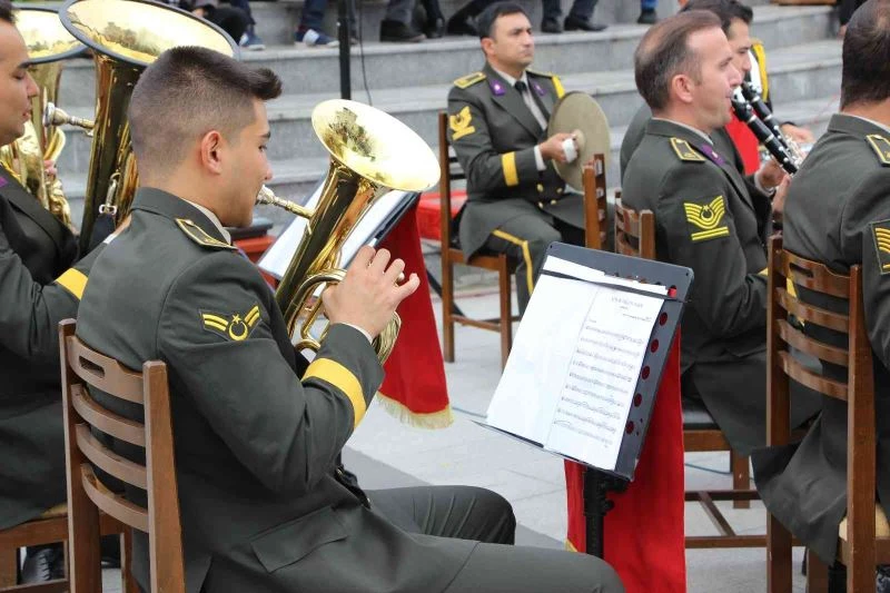 Rize Meydanı Jandarma Bando Ekibi ile renklendi
