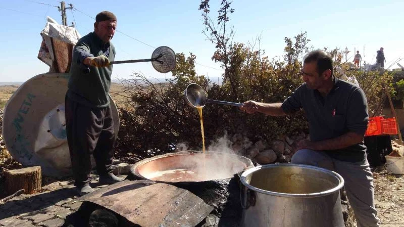 Gercüş’te üzümün, pekmez, pestil ve cevizli sucuk yolculuğu
