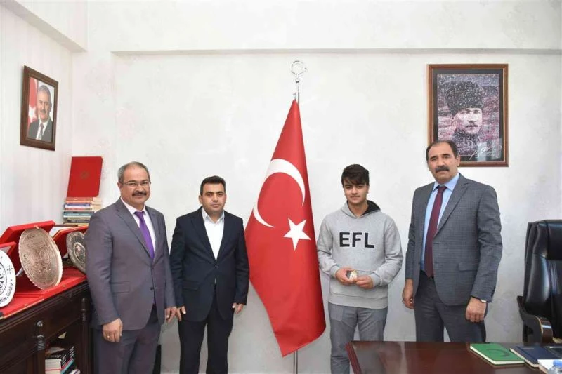 212 proje arasından mansiyon ödülü almıştı: O öğrenci ödüllendirildi