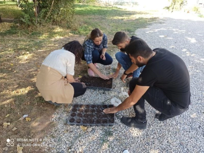 Organik tarım öğrencileri uygulamalı derslere başladı
