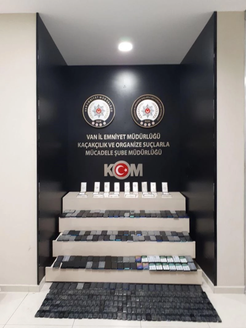 Van’da 24 adet külçe altın ele geçirildi
