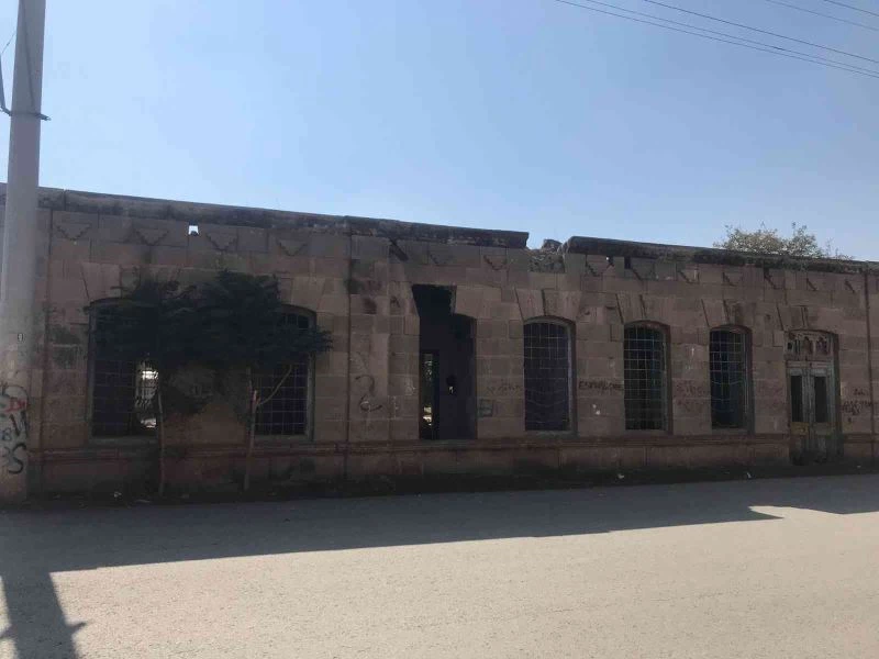 Iğdır’da bulunan tarihi evler son demlerini yaşıyor
