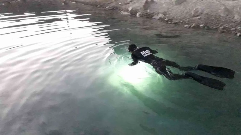 Yıkanmak için girdiği su dolu çukurda boğuldu
