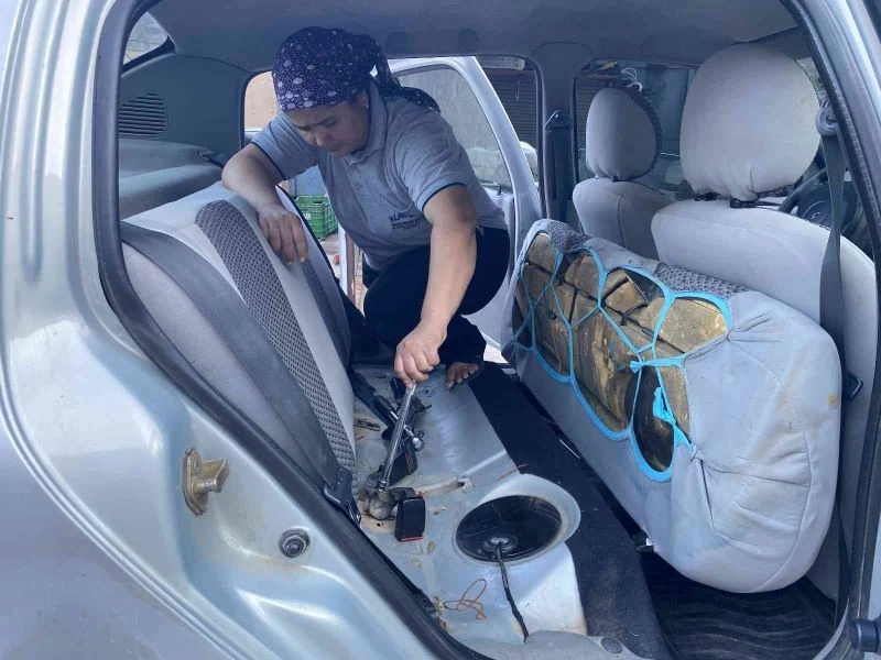 İşçi bulamayan kaportacı kocasına çırak oldu
