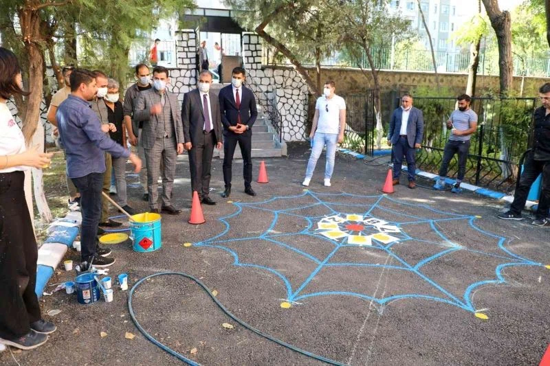 Yenişehir Kaymakam Beşikçi, işitme engelli öğrencileri ziyaret etti
