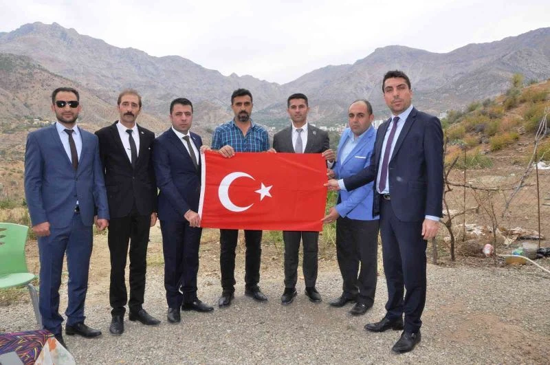 Şehit yakınları, kucağındaki bebeğiyle şehit edilen Ziynet Aktaş’ın ailesiyle bir araya geldi
