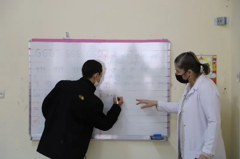 Son 3 yılda 10 bin 929 tutuklu ve hükümlü okuma yazma öğrendi
