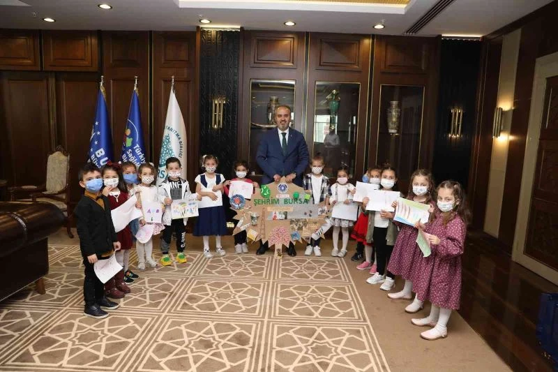 Minik öğrencilerin ‘Başkanı Tanıma’ dersi
