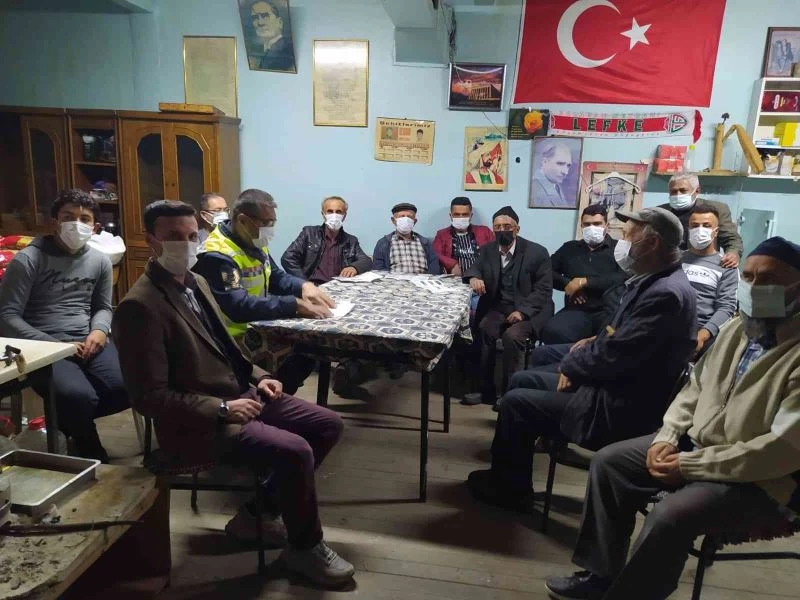 Jandarma traktör kazalarının önüne geçmek vatandaşlara eğitim verdi
