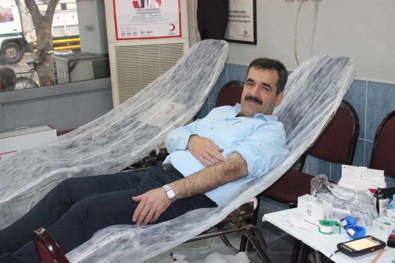 Annesini kanserden kaybetti, hayatını kan bağışına adadı
