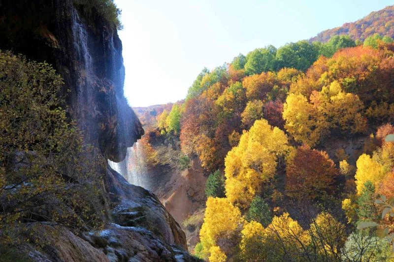 Dipsizgöl sonbahar güzelliği ile mest ediyor
