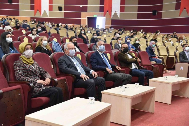 Rektör Ak: “Sizler bize ailelerinizin emanetisiniz”
