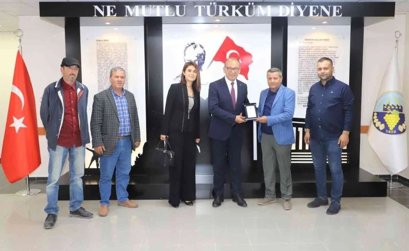 Başkan Akın’a yağlı güreşler için teşekkür plaketi
