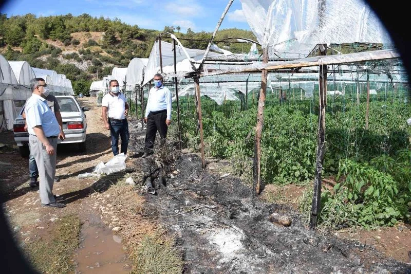 Kumluca’da seranın plastik örtüsü yandı
