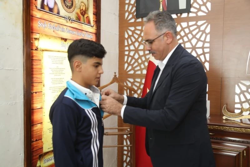 Başkan Kuş, İstanbul’da derece yapan sporcuyu ödüllendirdi
