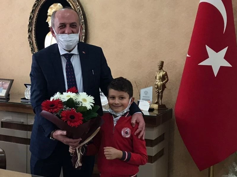 İlkokulda sınıf başkanı seçimle belirlendi
