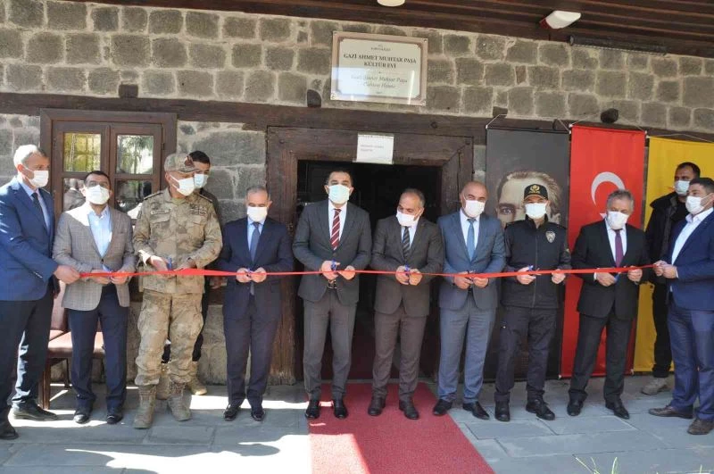 Kars Antlaşması’nın 100. Yılı dolayısıyla pul sergisi açıldı
