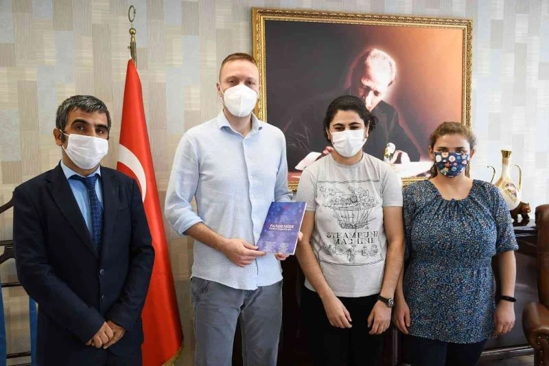 Kurum çalışanlarından ’Pandemide Saklı Yaşamlar’ kitabı
