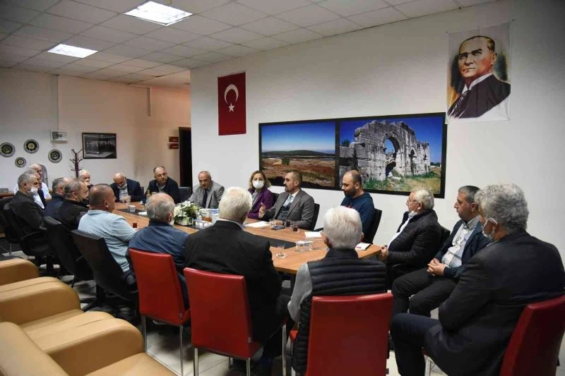 Rektör Çakar, tıbbi ve aromatik bitki yetiştiriciliğini anlattı
