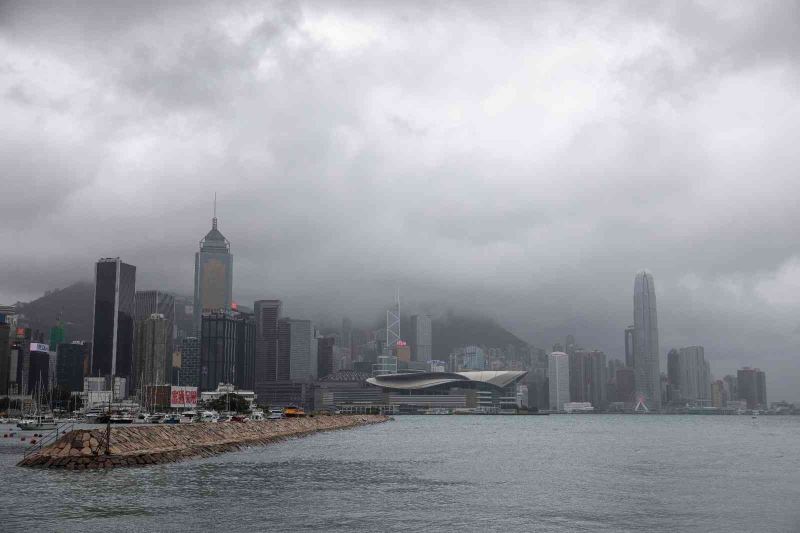 Hong Kong’u Kompasu Tayfunu vurdu: 1 ölü
