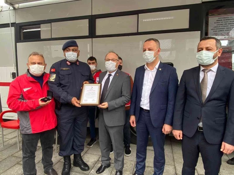 ’Zonguldak’ın Kanında Hayat Var’ sloganıyla vatandaşlara kan bağışı çağrısı yaptılar
