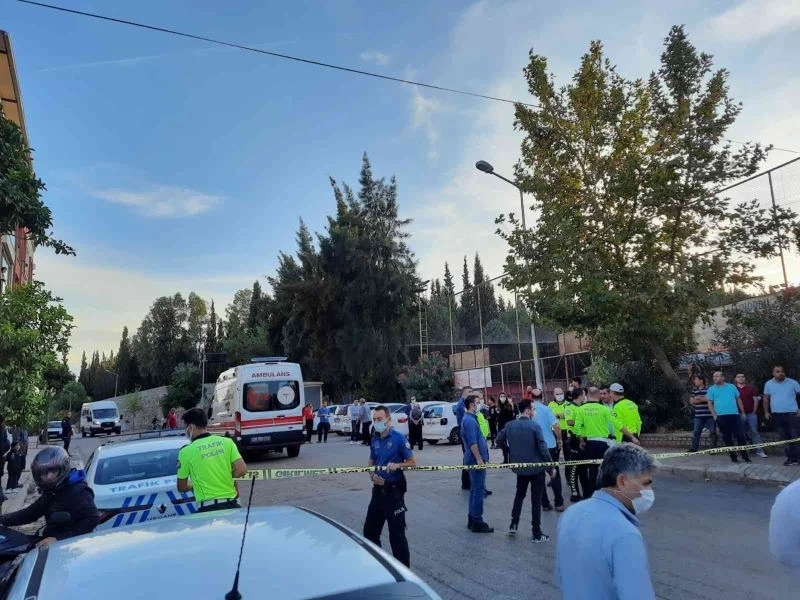 Eski eşinin kocasına otomobil ile çarpıp 450 metre sürükledi
