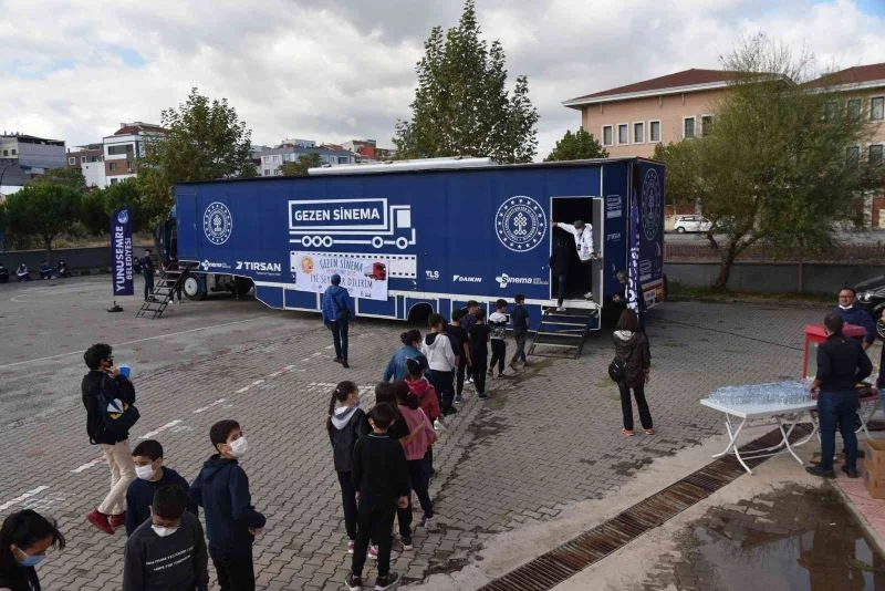 Barbaroslu öğrenciler ’Gezen Sinema’ ile film keyfi yaşadı
