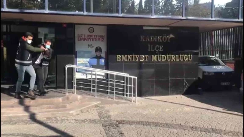 Uyuşturucu taşıyan şahıs Kadıköy’de yunus polislerince yakalandı
