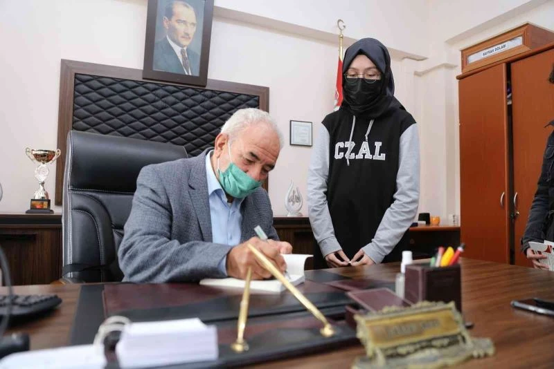 Vakkasoğlu’ndan gençlere tavsiye: “Akif dede gibi yaşayın”
