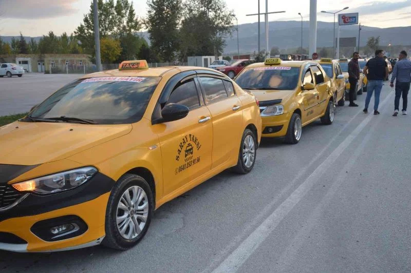 Niksar’da taksicilerden ’Korsan’ protestosu
