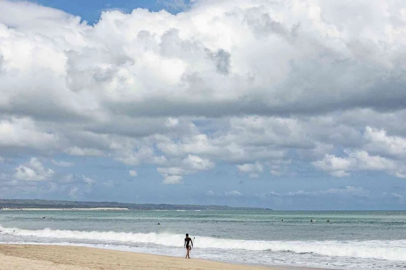 Bali kapılarını yabancı turistlere yeniden açtı
