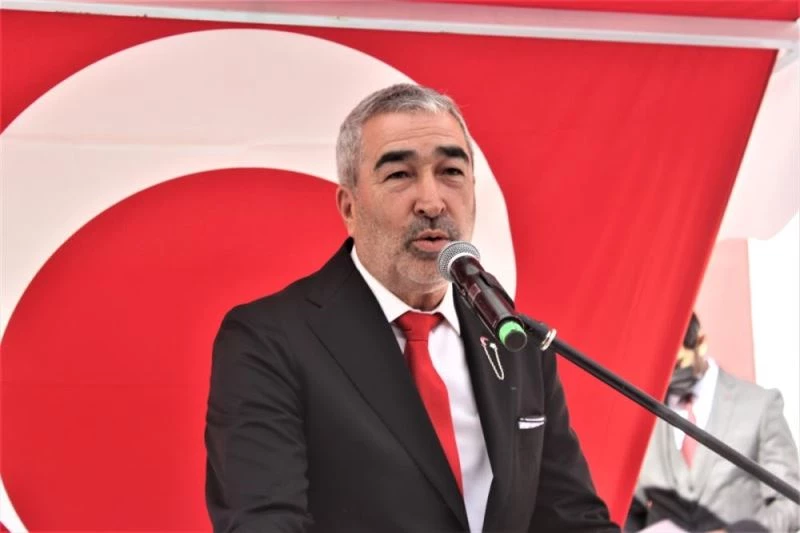 Teknik Direktör Samet Aybaba, isminin verildiği spor lisesinin açılışına katıldı