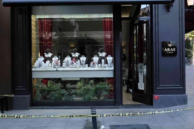 Nişantaşı’nda kuyumcuda silahlı soygun: 1 milyon liralık ziynet eşyası çaldılar
