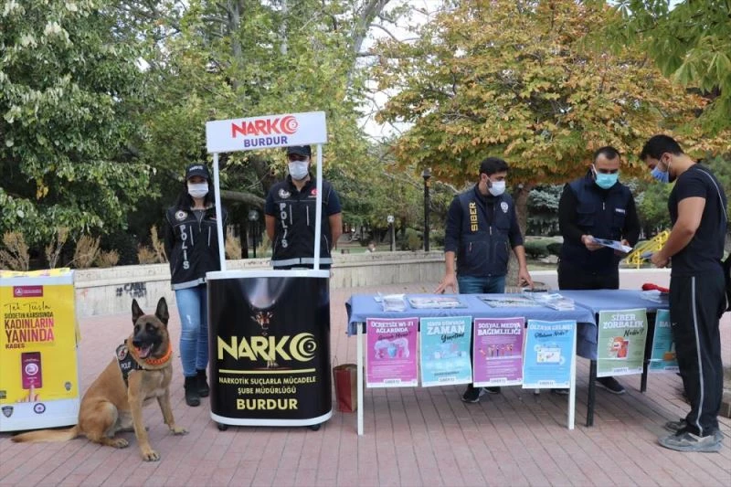 Burdur Emniyet Müdürlüğünden narkotik, siber ve kadına şiddet suçlarına yönelik bilgilendirme