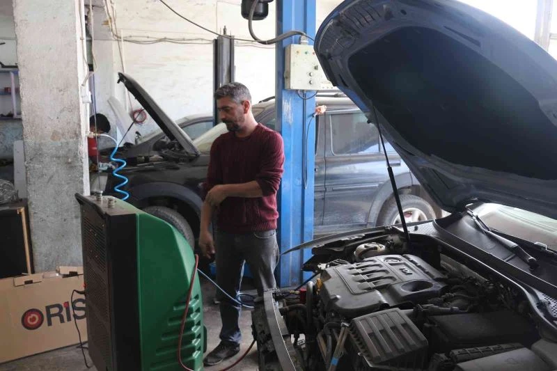 Doğuda araç sahiplerinin soğukla mücadelesi başladı
